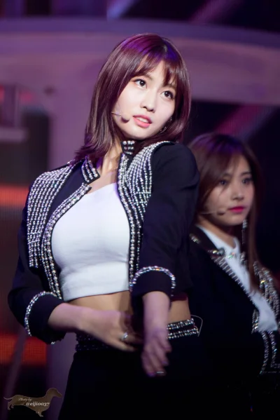 XKHYCCB2dX - #momo #twice 
#koreanka #japonka