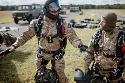 AirCraft - #wojskaspecjalne #jwk #lubliniec



Trening desantu spadochroniarzy JWK w ...