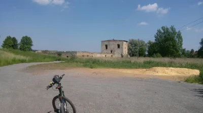 brachistochrona - > nie kojarzę zamku.

@metaxy: szkoda, że wcześniej nie zobaczyłe...