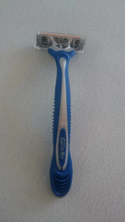 Bez_Komentarza - Trochę o firmie #gillette i jej produktach. Gdy kupujesz 3 same ostr...