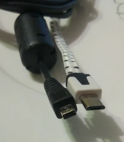 adam5051 - #kable #usb Mirki, od czego może byc ten czarny kabel do transmisji danych...