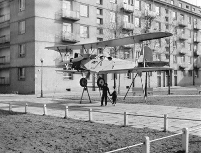 DerMirker - Samolot na osiedlu Teatralnym, lata 60. XX wieku #nowahuta #krakow