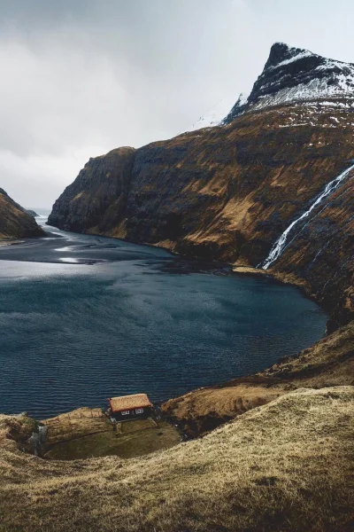 iwarsawgirl - Saksun, Wyspy Owcze, fot. Max Muench

#azylboners #earthporn #fotografi...