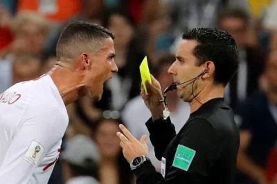 AgentGRU - @Minieri: a Cristiano: 
 Hey ref it's penalty! Come on ref! ( ͡° ͜ʖ ͡°)