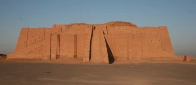 NadiaFrance - La ziggourat d'Ur en Irak. Une Ziggurat a été un lieu religieux dans la...
