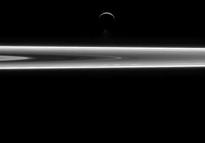Elthiryel - Enceladus i pierścienie Saturna

Patrzymy na nieoświetloną stronę pierś...