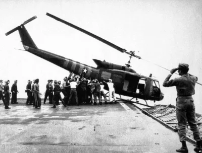 zwyklymirek - Zdjęcie z 1975 roku pokazujące realizację Operation Frequent Wind
#air...