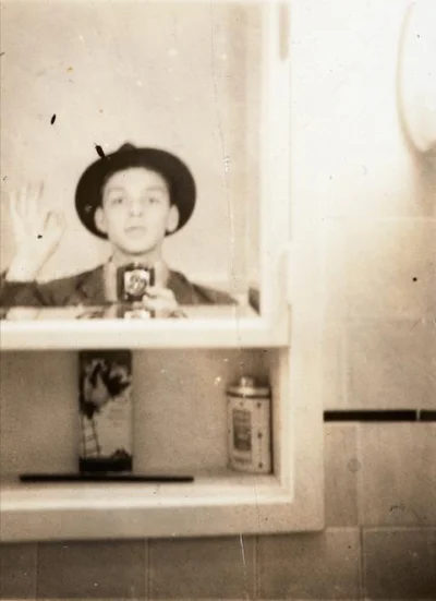 p.....0 - #fotografia
#ciekawostki
#ciekawezdjecia

23-letni Frank Sinatra robiąc...