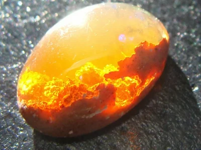 j.....n - Opal ognisty
Szlachetny kamień z rodziny krzemianów, ot.. prawie zwyczajna...