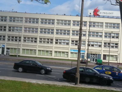 Szewa1990 - Z okien siedziby #cdprojekt #rozdaja kopie #wiedzmin3. Pełno roztrzaskany...