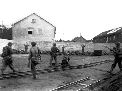 L3stko - Na zdjęciu widzimy amerykańskich żołnierzy w amerykańskim obozie w Dachau?