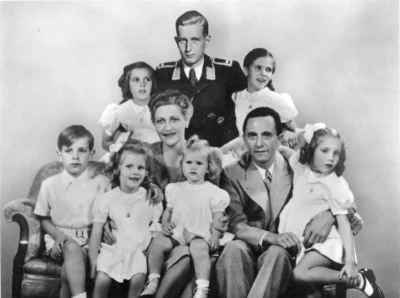 BaronAlvon_PuciPusia - Kategoria photoshopped. Szczęśliwa rodzinka Goebbelsów. Harald...