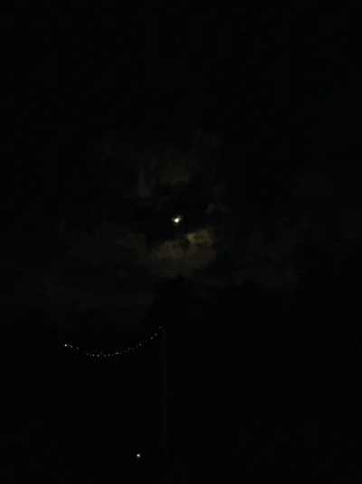 tusiatko - #nocnazmiana #niebonoca

Ale złowiesze niebo z tym księżycem :3