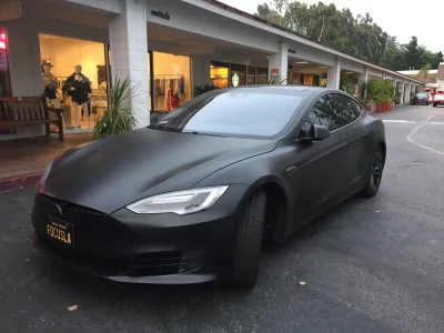 i.....r - Matowa czerń Tesla Model S #carboners #auto #auta #samochodyelektryczne #te...