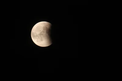 matemaciek - Chciałem sfotografować Księżyc, ale Ziemia mi cień zrobiła /-: #fotomate...