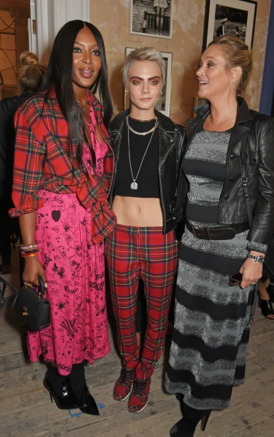 piwniczak - Cara, Kate Moss i Naomi na pokazie mody #burberry
#modadamska #bojowkaca...
