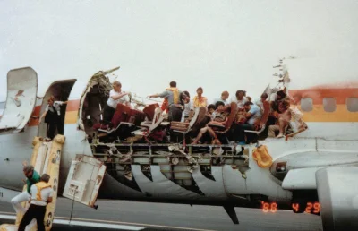 enforcer - Zdjęcie kadłuba z katastrofy lotu Aloha Airlines 243 w której Boeing 737 u...