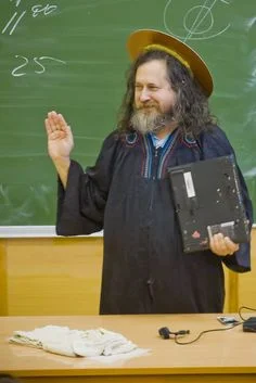 majsterV2 - To jest Richard Stallman ,,Król Hakrów" szukający WIFI ( ͡° ͜ʖ ͡°)
A tak...