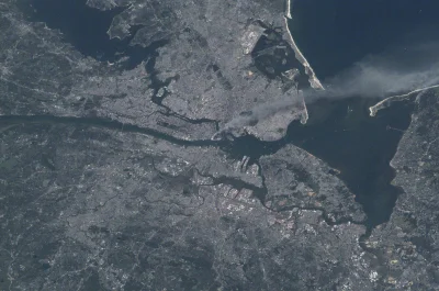 schriker - Zdjęcie z kosmosu na WTC z 11 września 2001r.
#ciekawostki #viareddit #fo...