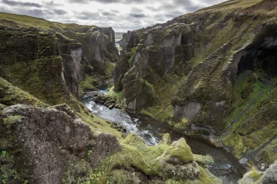 Zdejm_Kapelusz - Kanion Fjaðrárgljúfur na Islandii.

#earthporn #islandia