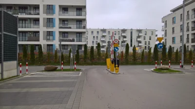 PiotrekSul - > A po co jeździć pod prąd na parkingu?

@SzlachcicPolny: Zrobili tam ...