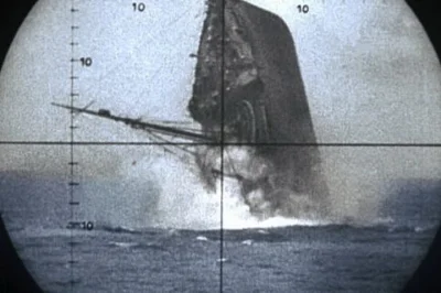 brusilow12 - Tonący aliancki statek widoczny w peryskopie niemieckiego okrętu podwodn...