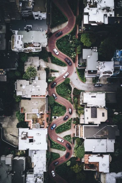 Artktur - Najbardziej poskręcana ulica świata.

Lombard Street jest ulicą w San Fra...