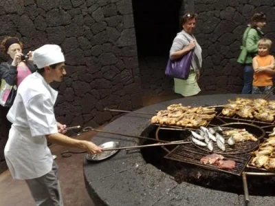 deeprest - Na Lanzarote jest restauracja na wulkanie z grillowaniem - polecam zajrzeć...