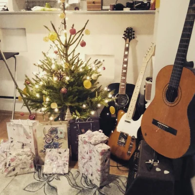 adenosine - #swieta #gitara #prezenty Wesołych Świąt Mirki!