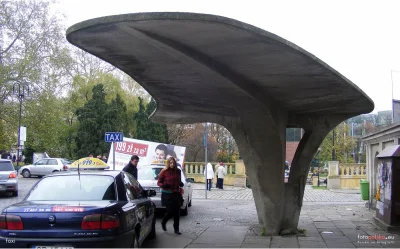 majeranek - W Opolu jest bardzo ciekawy betonowy przystanek.