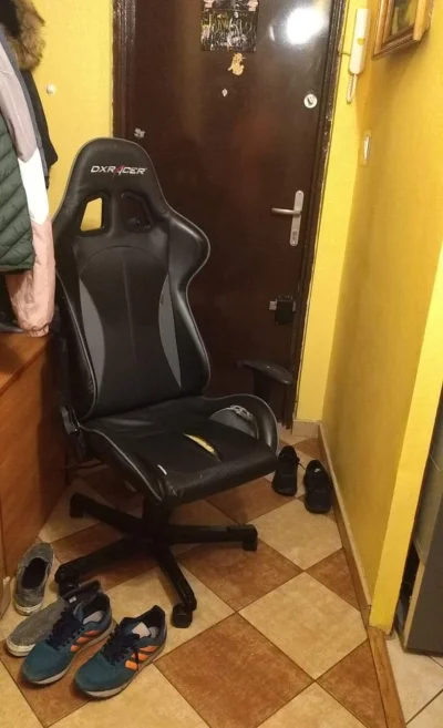 kulek656 - #dxracer #fotelbiurowy #fotelgamingowy #gaming

Dziś wracając z sklepu d...