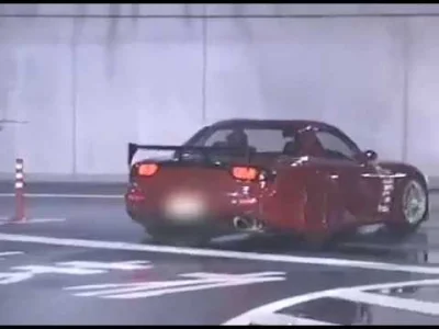 Czokolad - Kolejne nagranie,tym razem wyścig między FD a R32 GT-R na Wangan z 1999.
...