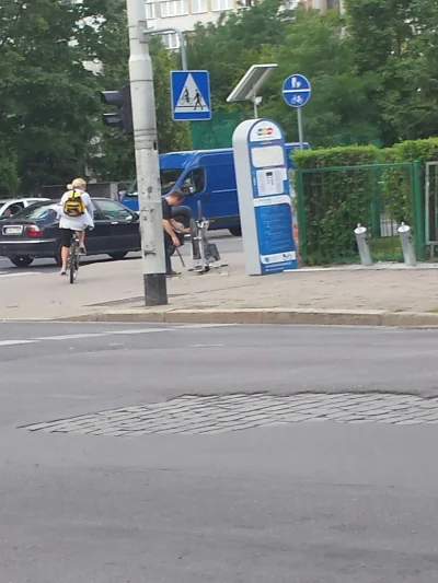 m.....o - Jeśli chcesz wypożyczyć rower we Wrocławiu zabierz narzędzia. To nie jest P...