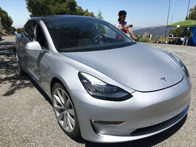 O.....Y - Tesla Model 3 przyłapany podczas testów w terenie (ʘ‿ʘ)

#tesla