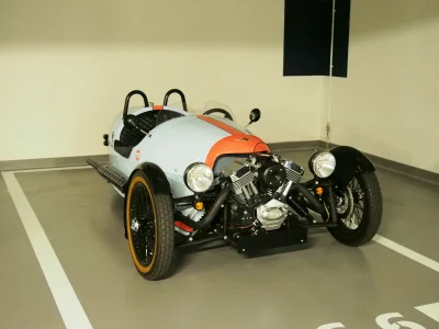 superduck - Morgan 3-Wheeler
2,0l V2 115KM
0-100 km/h 4,5s

Coś pomiędzy #motocyklebo...