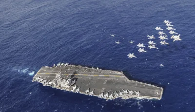 R2D2zSosnowca - Amerykanie wiedzą jak demonstrować siłę.
USS Nimitz podczas projekcji...