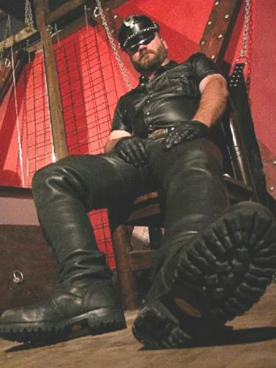 Lukardio - #ladnypan #mrleather #leathermen