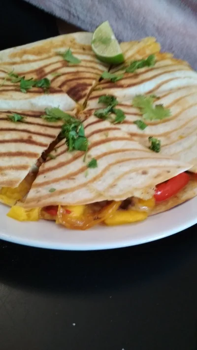 Legendar666 - Popełniłem quesadille z mango ! Fajna? 
#gotujzwykopem