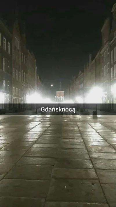 SirPsychoSexy - #gdansk 
To małe po lewej, na niebie, to księżyc.