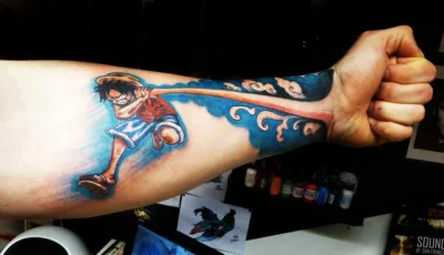Sarpens - @LostHighway: Tatuaż z One Piece dużo fajniej wygląda.