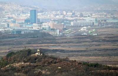 mateoaka - @mateoaka: Położony przy granicy Obszar Przemysłowy Kaesong.