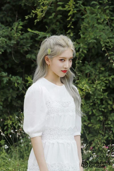 InnyWymiar90 - #kimlip

#loona #koreanka