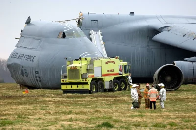 LowcaAndroidow - 3 kwietnia 2006 roku samolot wystartował z bazy lotniczej w Dover w ...