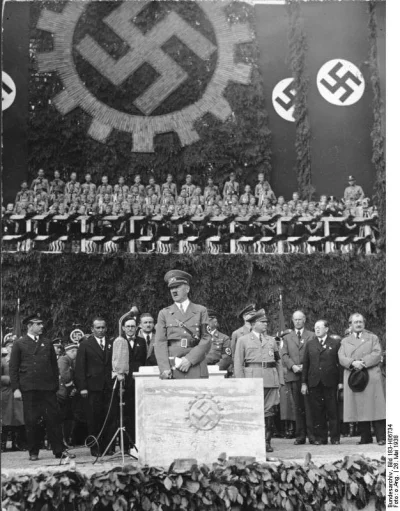 brusilow12 - Adolf Hitler kładzie kamień węgielny pod fabrykę KDF-Wagen (Volkswagen),...