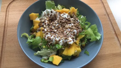 anamericantail - Sałatka z mango i prażonym słonecznikiem.
#gotujzwykopem #foodporn #...