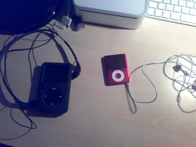 paweljelonek - Stary #ipod #classic oraz 'nowy' nabytek #nano (product #red )przeznac...