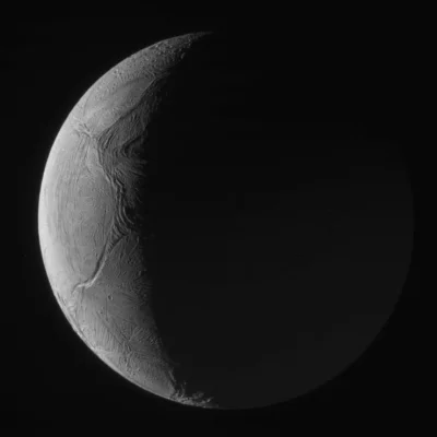 Elthiryel - Zdjęcie Enceladusa zrobione wczoraj przez sondę Cassini. Nocna strona jes...