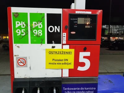 olkoo - Taka sytuacja w Krakowie na stacji Tesco: jak oblejesz się paliwem to umywamy...