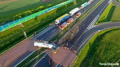 flager - Autostrada A2 zablokowana w obu kierunkach. Przewróciła się cysterna z czeko...