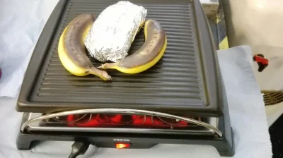Sanczessco - #grill #jedzenie 
A grilla robię tak w folii bananowej, ciekawe co z teg...